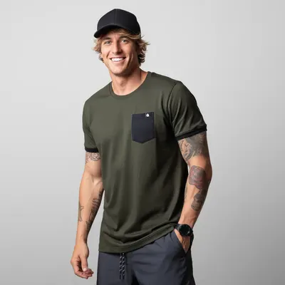 Camiseta com Bolso Verde Musgo